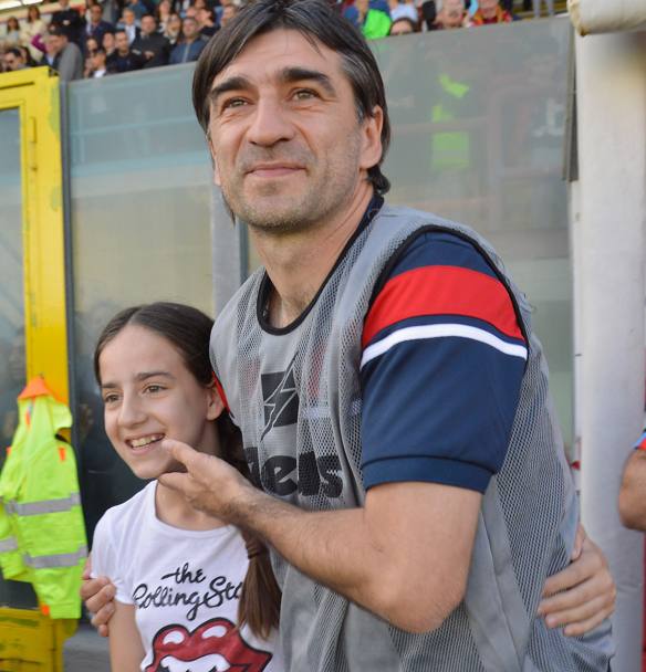 Ivan Juric festeggia con la figlia alla fine della partita contro il Como (Getty Images)